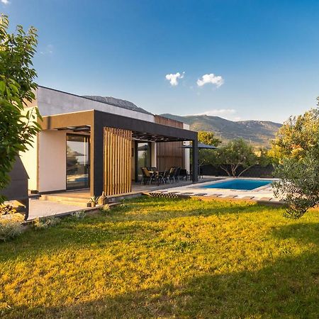 Villa Sempervivum 2 With Pool And Sea View Kaštela Extérieur photo