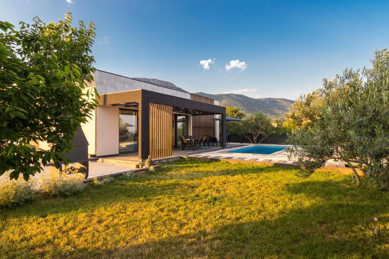 Villa Sempervivum 2 With Pool And Sea View Kaštela Extérieur photo